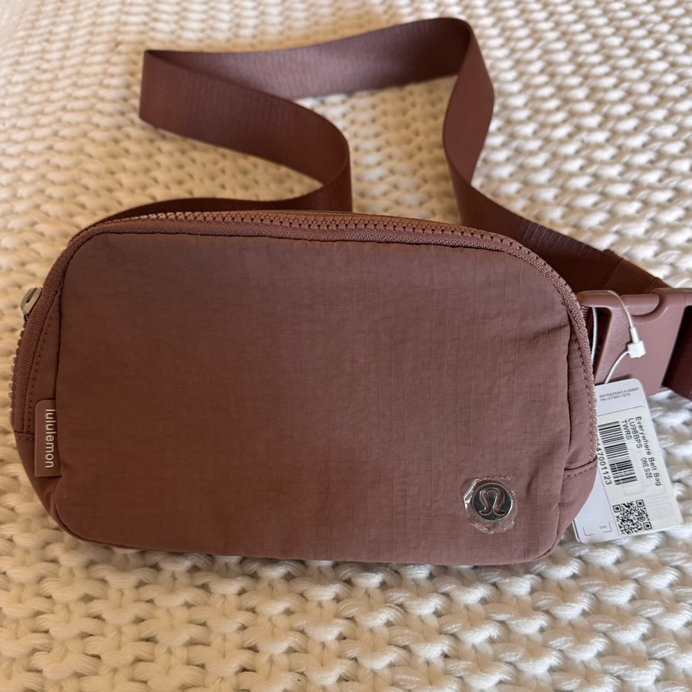 Lululemon Everywhere Belt Bag